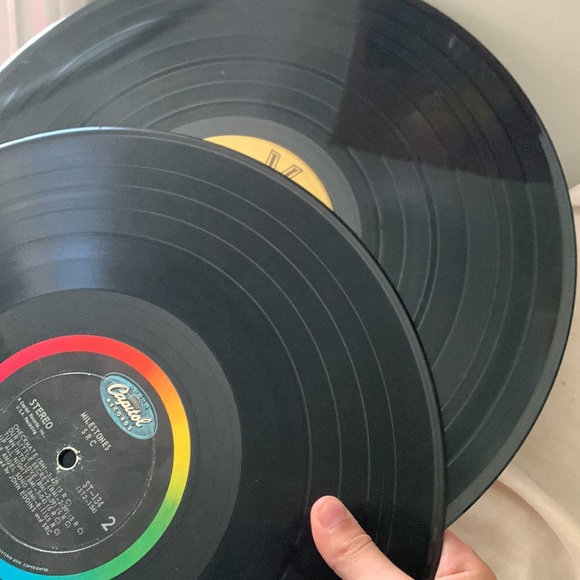 I have some old records that you can hang on your wall - Picture 5 of 5